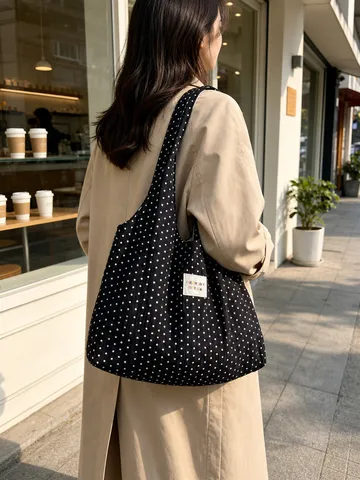 Bolso de Hombro Casual de Gasa con Lunares Plisados para Mujer Bolso Tote Ligero de Gran Capacidad para Estudiantes Viaje Versátil