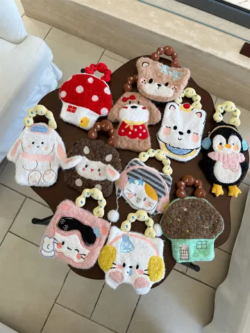 Mignon Sac de Téléphone Portable en Peluche de Dessin Animé Mini Sac à Bandoulière Portefeuille Avec Motif de Broderie Design Animalier Pour Femmes