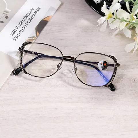 Fashion Women Metal Rhinestone Anti Blue Light Glasses Butterfly Frame Photochromic Blocking Eyeglasses Trend Clear Lens Glasses