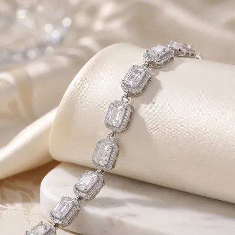 Bracelet de Luxe en Cuivre Incrusté de Zirconia Diamant en Rangée Trapézoïdale Style Ins Bracelet de Tennis Géométrique pour Femmes