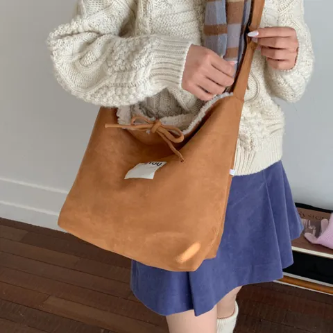 Women's Faux Lamb Wool Plush Bucket Bag Contrast Color Suede Patchwork Tote Bag Large Capacity Commuter Shoulder Bag Korean Style