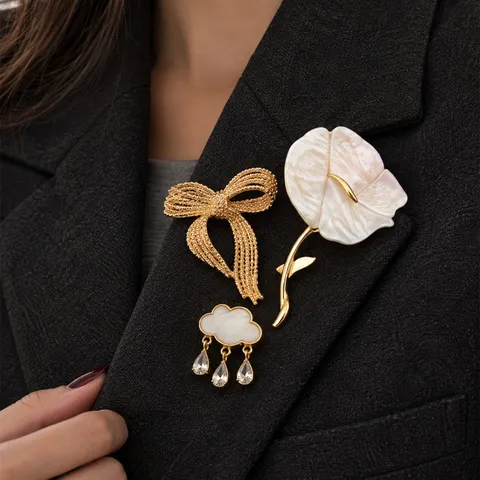 Fashion Sweet Cool Bowknot Flower Brooch Creative Cloud Rhinestone Water Drop Tassel Pin Zinc Alloy Resin Brooch Jewelry For Women