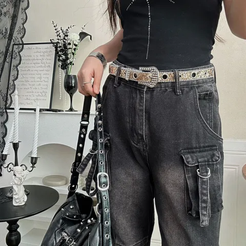 Ceinture Punk Strass Y2K pour Femmes Similicuir Argent Or Bling Ceinture de Taille Avec Boucle Sculptée en Alliage Accessoire de Mode Streetwear