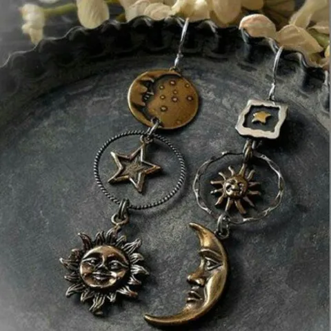 Vintage Sun Moon Star Long Pendant Earrings Alloy Asymmetric Drop Dangle Earrings For Women Fashion Jewelry