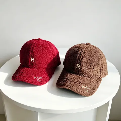 Casquette de Baseball d'Hiver Chaude en Velours d'Agneau Mode Broderie de Lettres Ajustable Pour Femmes Hommes Décontracté