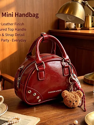 Damen Hochwertige Mode PU Bowling Tasche Nieten Exquisite Nische Handtasche Mit Bären Anhänger Vielseitige Umhängetasche