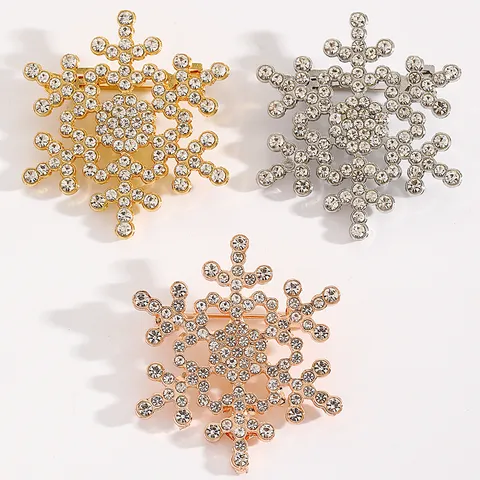 Elegant Alloy Rhinestone Snowflake Brooch For Women Winter Christmas Fashion Jewelry Pins For Coat Scarf Party Dress Gift