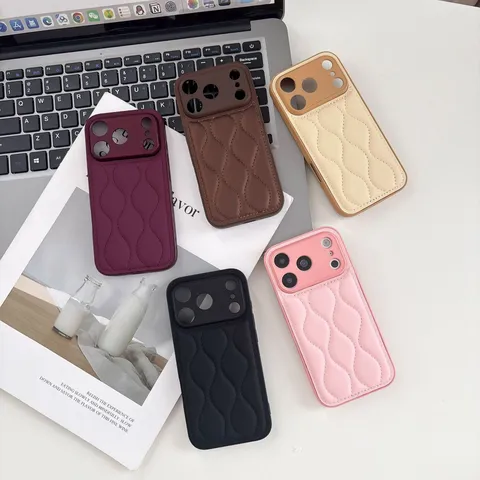 Coque de Téléphone Puffer Matelassée à Vagues de Luxe Texture Peau d'Agneau Élégante Housse Antichoc en Cuir Souple Pour 17 16 15 14 13 12 11 Pro Max