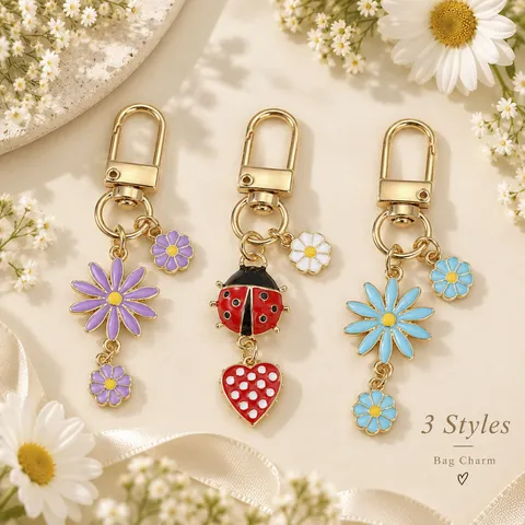 Mignon Porte-clés Marguerite Coccinelle en Émail Pour Femmes Sac à Dos Charme Anneau Métal Floral Cœur Accessoire Cadeau
