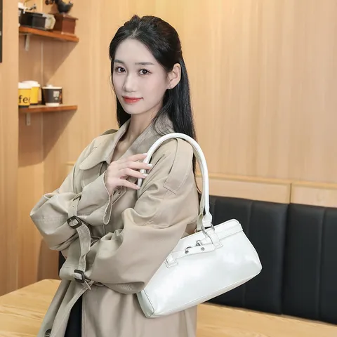 Borsa Sottobraccio in Pelle PU Vintage da Donna Lucida Borsa a Tracolla Con Fibbia Decorativa Moda Borsa a Mano Baguette