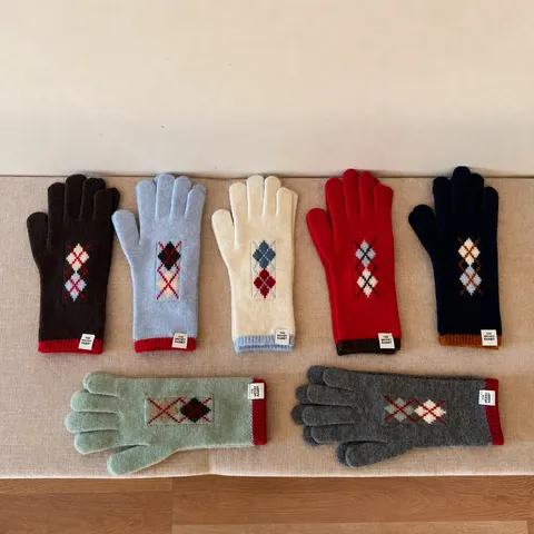 Women's Winter Argyle Jacquard Knit Wool Blend Gloves Warm Touchscreen Full Finger Outdoor Mitten Fashion Accessory