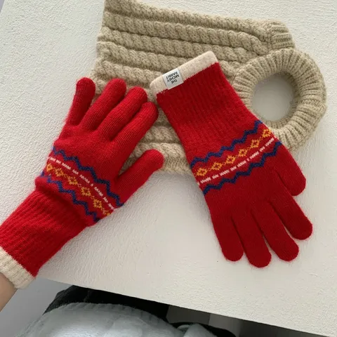 Women Fair Isle Wave Jacquard Knit Gloves Vintage Color Block Wool Blend Warm Full Finger Gloves For Winter Ins Style