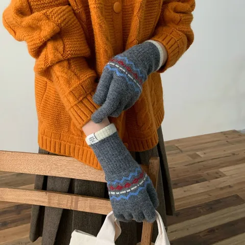 Women Fair Isle Wave Jacquard Knit Gloves Vintage Color Block Wool Blend Warm Full Finger Gloves For Winter Ins Style