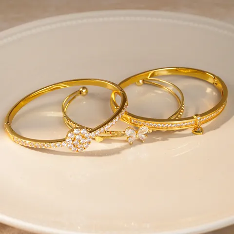 18K Gold Plated Copper Zirconia Heart Pendant Clasp Bracelet Fashion Bangle Light Luxury Hand Jewelry For Women