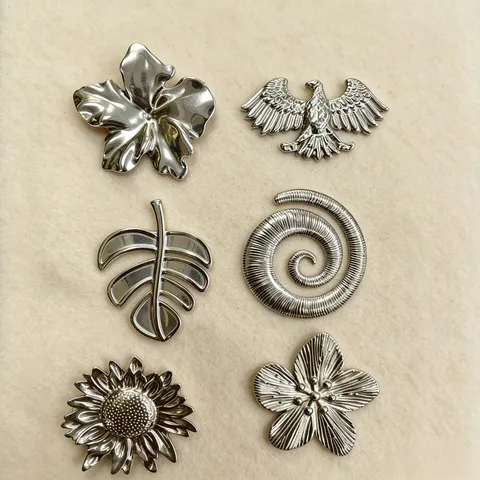 Edelstahl Französischer Vintage Anhänger Hibiskus Blume Blatt Adler Sonnenblume Spiralplatte Für Schmuckherstellung DIY Zubehör