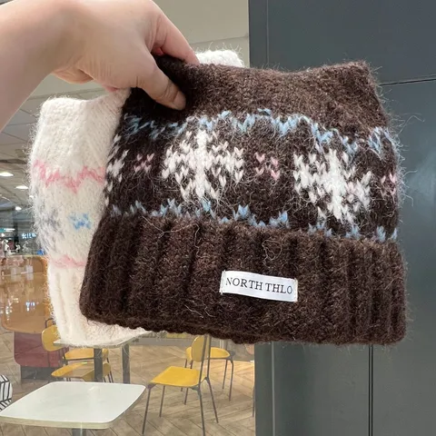 Bonnet en Tricot à Oreilles de Chat et Flocon de Neige Fair Isle pour Femmes Bonnet Jacquard Chaud Épais d'Hiver Bonnet Souple Extérieur
