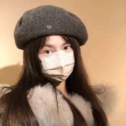 Béret en Laine de Haute Qualité pour Femmes Hiver Chaud Chapeau de Peintre Style Britannique Vintage Couleur Unie Ajustable Avec Badge