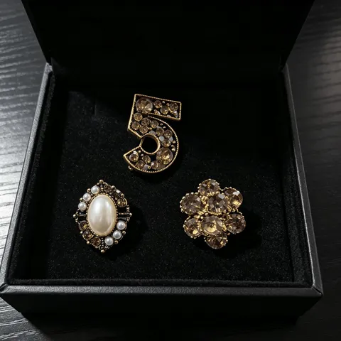 Collection de Broches Abeille en Perle Artificielle Vintage avec Strass Animal Fleur Épingle pour Femme Costume Manteau Accessoires Bijoux Cadeau
