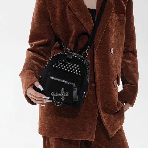 Damen Punk Stil Nieten Mini Rucksack Gothik Kreuzanhänger Wildlederimitat Kleiner Zweischichtiger Schultertasche Lässige Reisebörse