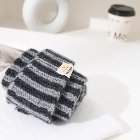 Écharpe Tricotée en Pure Laine pour Femme Chic Coréen à Rayures Contrastées Automne Hiver Chaude Longue Écharpe Triangulaire