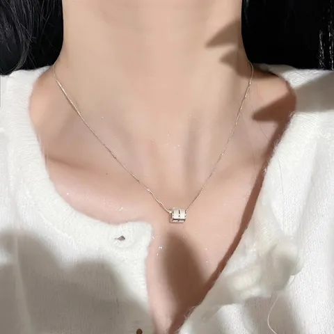 Minimalist White Mother of Pearl Roller Pendant Necklace Geometric Alloy Collarbone Chain Fashion Jewelry Gift For Women