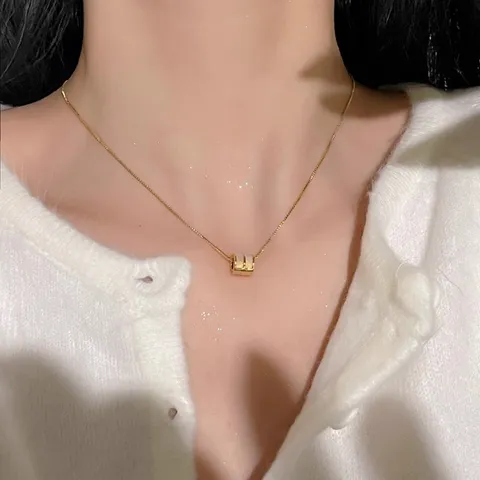 Minimalist White Mother of Pearl Roller Pendant Necklace Geometric Alloy Collarbone Chain Fashion Jewelry Gift For Women