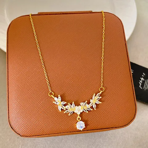 Luxury Copper Gold Plated Sunlight Floral Pendant Necklace For Women Elegant Rhinestone Inlaid Fashion Jewelry Gift