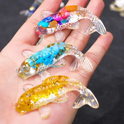 Pietra Grezza Naturale Resina Epossidica Cristallo Pesce Koi Statuetta Cruscotto Auto Scrivania Ornament Regalo Artigianato