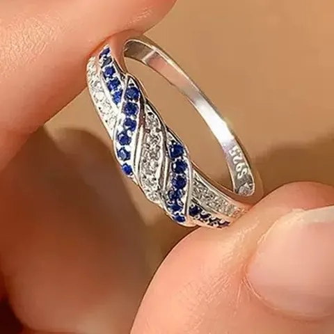 Anillo de Cobre con Circonia Azul y Blanca Entrelazada para Mujer Elegante Anillo de Dedo Plateado Geométrico Joyería de Moda