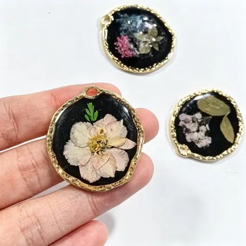 Vintage Alloy Real Dried Flower Resin Pendant Round Floral Specimen Charm For DIY Jewelry Making Necklace Earring Making Accessories
