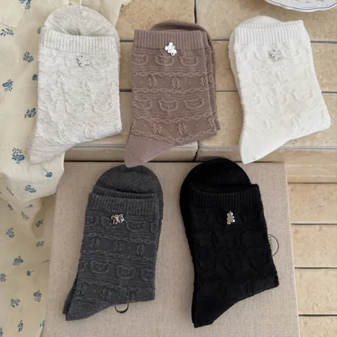 Women Cute Bear Pendant Socks Japanese Style 3D Relief Mid-Tube Socks Cotton Breathable Casual Slouch Socks Soft Textured Knit Hosiery
