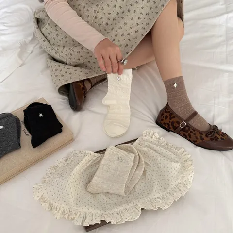 Women Cute Bear Pendant Socks Japanese Style 3D Relief Mid-Tube Socks Cotton Breathable Casual Slouch Socks Soft Textured Knit Hosiery