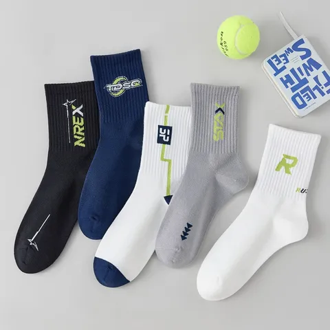 Men Cotton Sport Socks Breathable Sweat Absorbent Letter Print Crew Socks Basketball Mid Tube Casual Socks Youth Versatile Hosiery