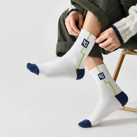 Men Cotton Sport Socks Breathable Sweat Absorbent Letter Print Crew Socks Basketball Mid Tube Casual Socks Youth Versatile Hosiery
