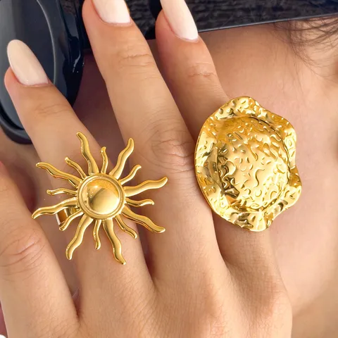 Anello in Acciaio Inossidabile Vintage Placcato Oro 18K con Rilievo a Grana di Sole per Donna Stile Ins Geometrico Irregolare Gioielli Personalità Regalo