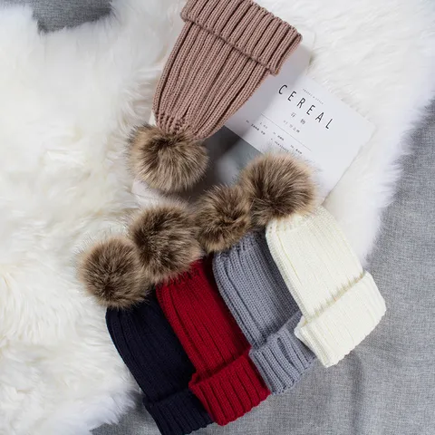 Bonnet en Tricot Chaud d'Hiver pour Femmes et Enfants Beanie Épais Couleur Unie avec Pompon Mignon Casual pour Temps Froid