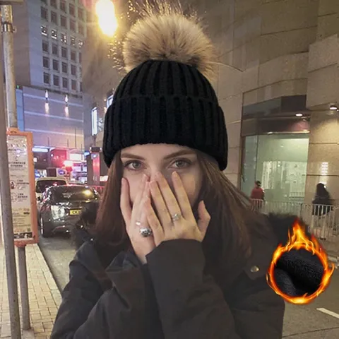 Bonnet en Tricot Chaud d'Hiver pour Femmes et Enfants Beanie Épais Couleur Unie avec Pompon Mignon Casual pour Temps Froid
