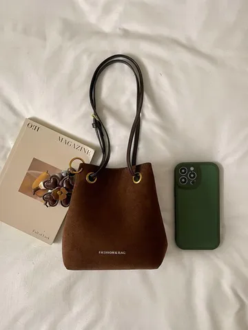 Women Vintage Brushed PU Leather Bucket Bag Quilted Drawstring Chain Shoulder Crossbody Bag With Flower Pearl Charm