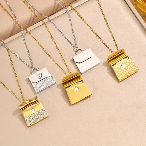 Stainless Steel Envelope Bag Pendant Necklace For Women Gold Silver Rhinestone Quilted Heart Handbag Necklace Valentine's Day Gift Jewelry