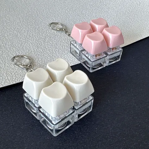 Llavero Fidget de Teclado Mecánico de Plástico en Forma de Corazón Juguete de Descompresión Colgante de Bolso Lindo Regalo