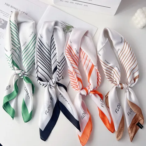 Vierkante Polyester Sjaal Met Geometrische Streep En Letter Print Mode Veelzijdige Hals Sjaal Voor Dames