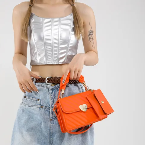 Damen Retro Geprägte Kleine Quadratische Tasche Mode PU Leder Umhängetasche Mit Herzschloss Und Münzbeutel