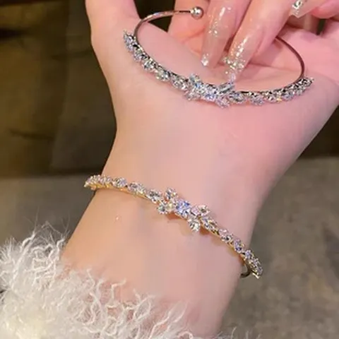 Elegantes Offenes Kupferarmband Für Damen Mit Schmetterling Zirkon Strass Design Mode Schickes Tägliches Hand Schmuck Geschenk