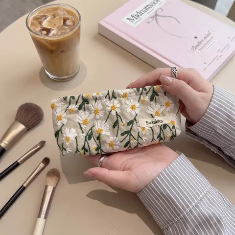 Embroidered Daisy Flower Cosmetic Bag Cotton Canvas Makeup Pouch Large Capacity Travel Toiletry Organizer Pencil Case For Women