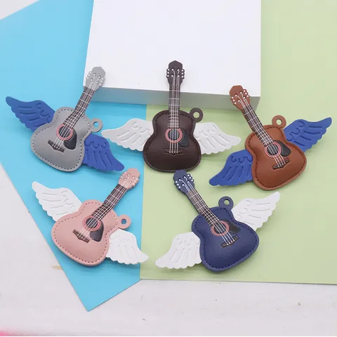 Pendentif de Sac en Cuir PU Haut de Gamme Forme de Guitare avec Ailes d'Ange Porte-clés Créatif pour Femmes Accessoires de Mode
