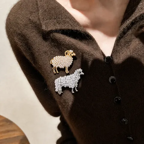 Cute Sheep Lamb Brooch Pin Artificial Pearl Inlaid Alloy Metal Matte Gold Silver Animal Lapel Pin For Women Fashion Jewelry Accessories