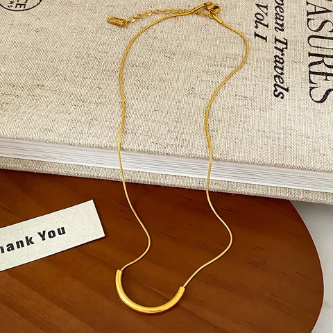 Minimalist Titanium Steel Curved Tube Pendant Necklace For Women Gold Plated U-Shape Snake Chain Versatile Fashion Jewelry