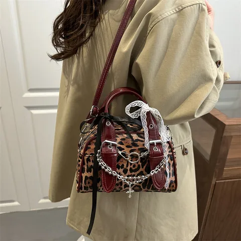 Mode Femmes PU Cuir Sac à Bandoulière Tendance Sac Aisselles Chaîne Métal Nœud Sac Casual Chic
