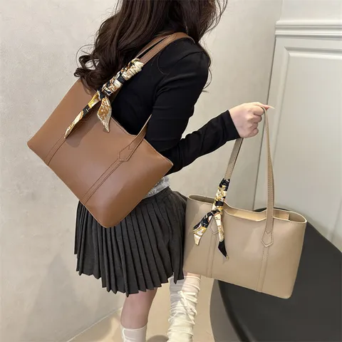 Borsa Tote da Donna in Pelle PU Borsa a Mano da Lavoro Grande Capacità Borsa a Tracolla Con Decorazione in Foulard Moda Retro