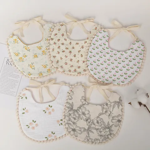 Bavoir de Bébé en Coton Imprimé Floral pour Nourrisson et Tout-Petits avec Bordure en Dentelle et Fermeture à nouer